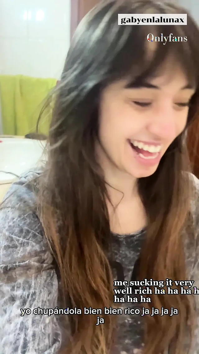 Yaramaz kız arkadaş görüntülü görüşmesi - erkek arkadaşımın boksörlerini azdırıyor (İspanyolca altyazılar)