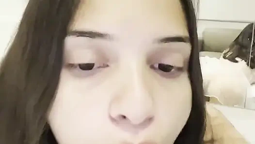 Brazylijska Alice Lima ssie i jeździ dildo w motelu