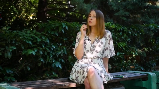 Evgeniya güçlü sigara içiyor