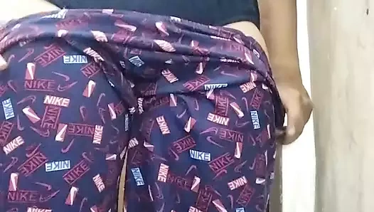 Jan bhen ki gaand m lund daalne k liye bathroom m dekha