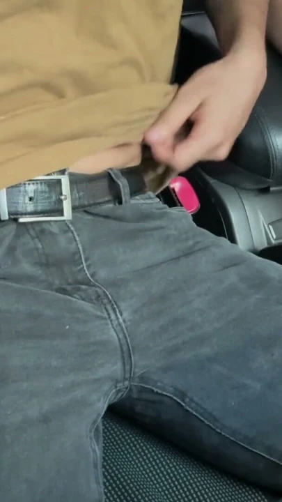 Uber'in hizmetini beğendim ve ona bedenimle ödeme yapması için ikna ettim | Clip 1