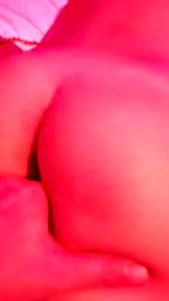 Он играет с моей маленькой. Он меня избил. Мой 100% личный секс в любительском видео