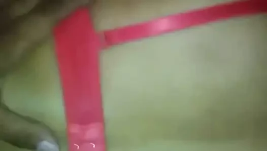 Endonezya karısı göğüsleri üzerinde cummed alır