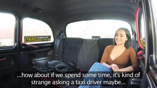 Fake Taxi - sıkı orta doğu ülkesinden genç kadın Avrupa'da özgür cinselliğini keşfediyor