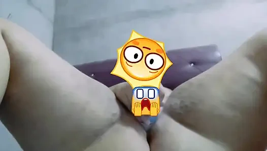 Dildo yok, beni sertçe boşaltmak için deodorant kullandım