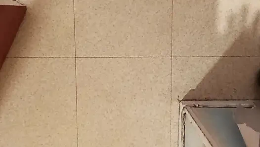 Lobinin içinde çıplak