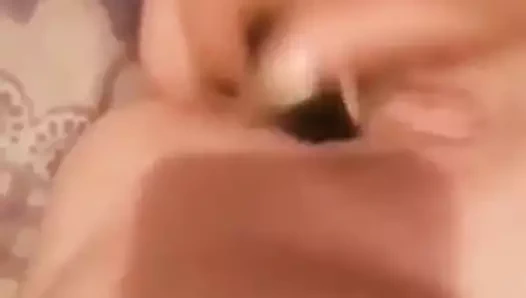 Jarca penala se masturbeaza