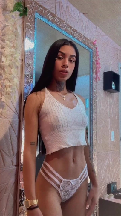 Biraz üşüyorum bebeğim 🥶 ... Beni biraz ısıtamaz mısın?