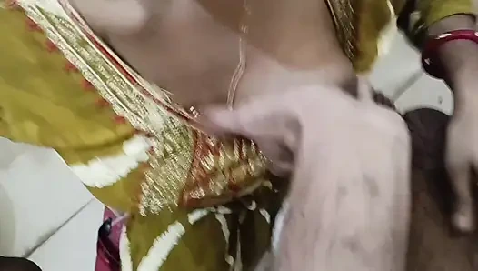 Tombul desi yenge banyoda devar'a katılıyor - yüksek sesle inleyen sert tabu seks rol oyunu"