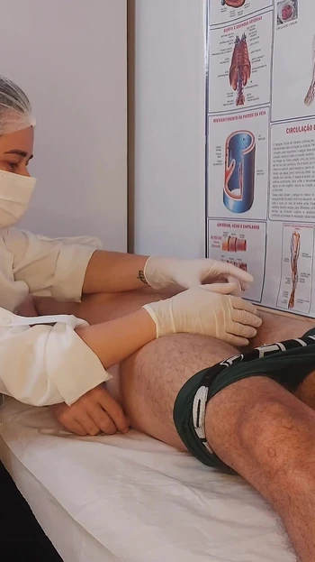 Волнующий момент из "Незабываемая эрекция перед медсестрой"