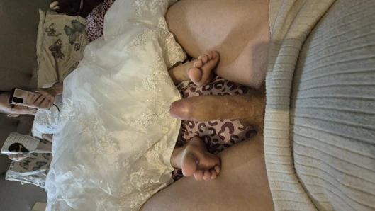 Prenses Sophie kraliçe ayaklarına ve ayakla mastürbasyona tapıyor joi femdom freeonlyfans