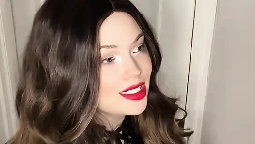 Orta yaşlı seksi kadın bisikletçi grup oyunuyla sikiş arkadaşını aldatıyor