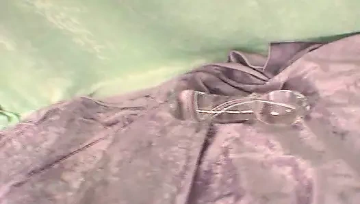 Elegant sarışın cam yapay penis ile azgın alır