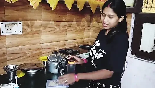 Desi pados bhabhi ke sath milkar Nahaya aaya