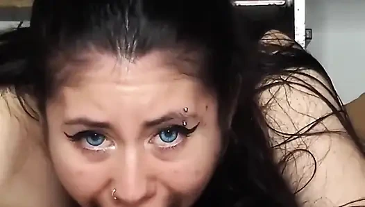 18 yaşındaki azgın bebeğin sıkı ve ıslak amına boşalma - amatör dölleme