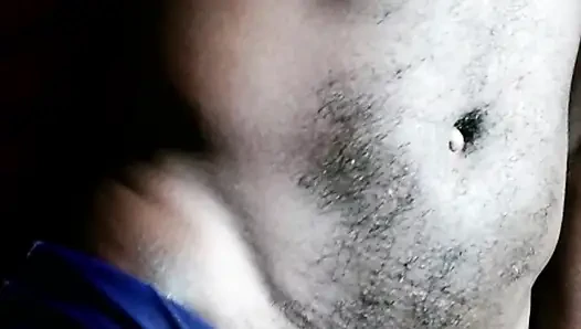 Taytlar arasındaki yoğun şişkinlik. Vücuda. Hareketler. Birşey değil.
