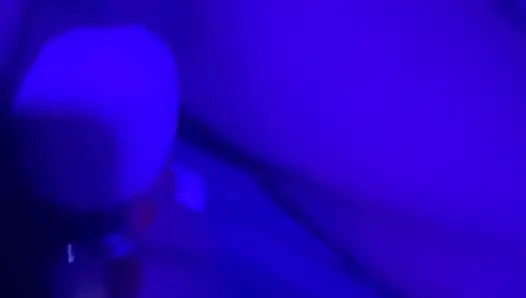 Seksi üvey anne kocasının arkasından kulüpte