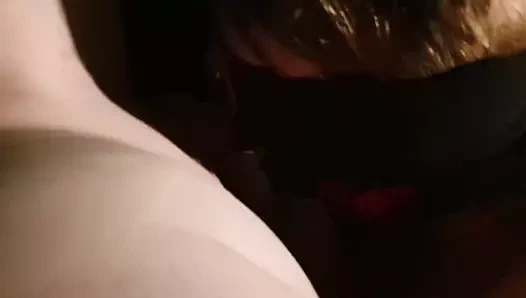 Deutsche Schlampe macht Bj und leckt die Eier