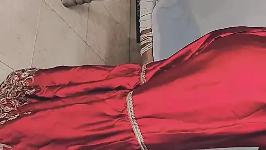 Güzel kız tamamen çıplak