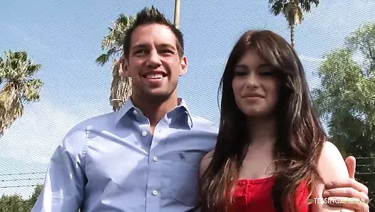 Bu esmer erkek arkadaşının götünde sıcak döl hissetmeyi seviyor