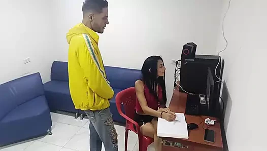 Olgun karım işini üniversiteye hazırlıyor ve olgun orta yaşlı seksi kadını sikiyor - family taboo