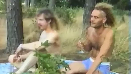 18 Jahriges Irokesengirl auf Waldfick