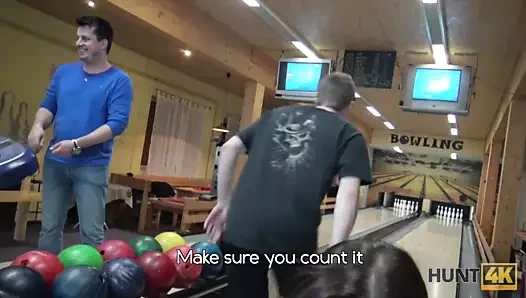 Aldatılan adam bowling kulübünde onun sevimli gf lütfen sağlar