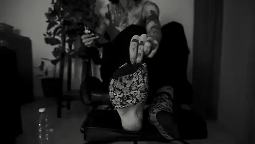 Hey ezik edepsiz ayaklarımı izliyor İtalyan tanrıçan