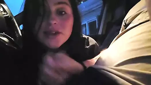 Arabamızda kocama en son arabada başka bir yarak emişimi anlatıyor. Süper ateşli haftada birden fazla kez yayın yapıyorum!