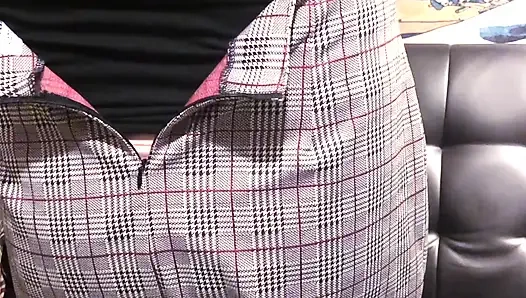 Trans sekreter çoraplı boşalıyor