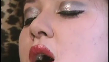 Bağlı köle kız metresinden ayağına tüm dikkati alır