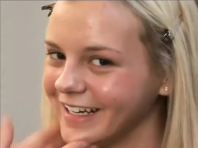 Сучке-красотке трахают ее тугую киску и задницу после минета и зарабатывает сперму на лицо