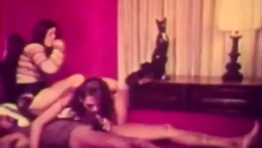 2 genç kızlar siyah adamla kahrolası (1960'lar vintage)