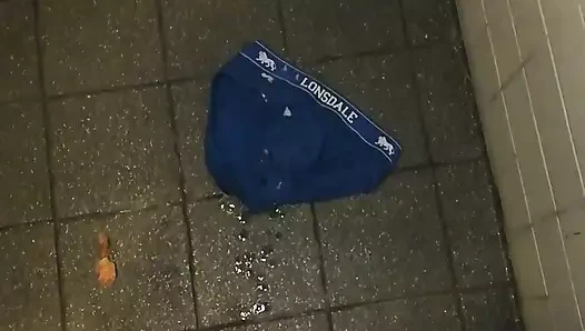 Mastürbasyon ve boşalmak içinde kamu toilett