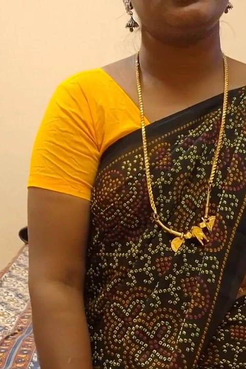 Kız arkadaşımın üvey annesi arkadan beni baştan çıkarıyor