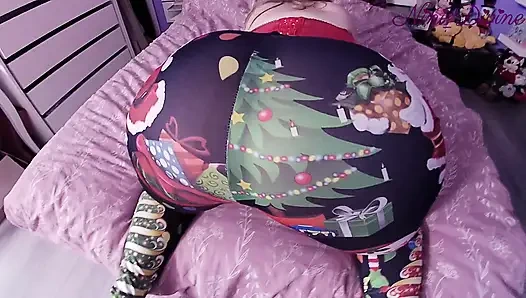 Büyük doğal bir götü ortaya çıkarmak ve mutlu olmak için Noel'in büyüsünü deneyin!