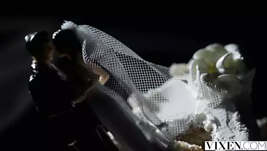 Vixen – seksi avery, Oliver'ı tekrar tekrar köşeye sıkıştırıyor