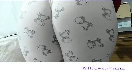 CAMELTOE- MASTURBATE WITH PAJAMAS- BIG ASS- RUBBING PUSSY WITH PAJAMAS