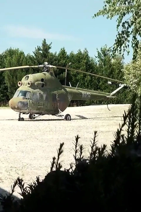 Güzel modacı klitorisine mastürbasyon yaparken baştan çıkarıyor