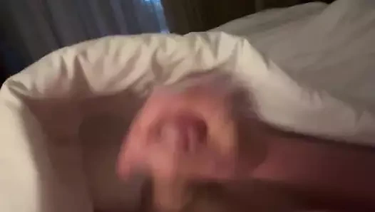 Kocam yatakta ve ben geliyorum