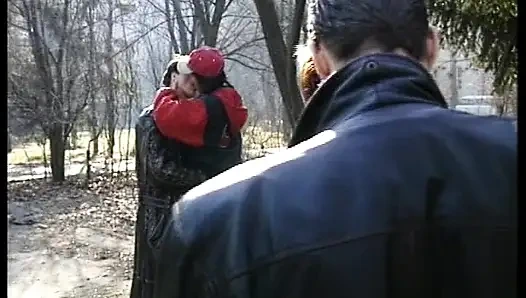 Alman kapılarının arkasında özenle sikiliyor