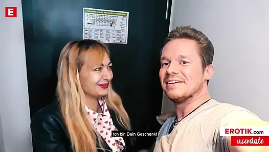 Rastgele kullanıcı için hediye! Ateşli lola shine ona sikiş ziyareti yapıyor!