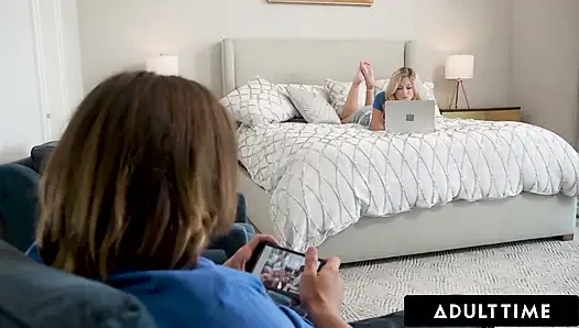 ADULT TIME - yaramaz River Lynn yeni üvey oğlunu porno izlerken onunla mastürbasyon yapmaya teşvik ediyor