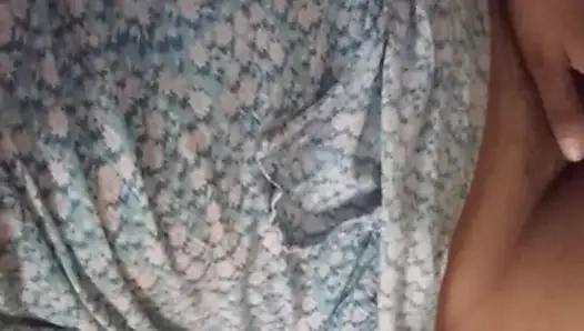 Sri Lanka Girl Musterbation em banheiro com Dildo Lust com peitos grandes e buceta molhada