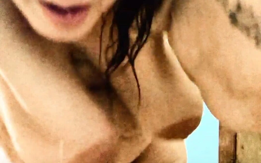 Tina Marie kapıyı kilitliyor ve komşusu yerde fışkırtarak sikişiyor