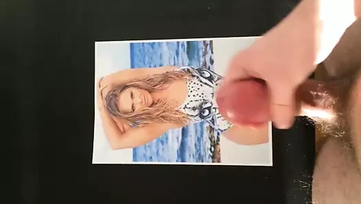 Jerking off and cumming to Ronda Rousey