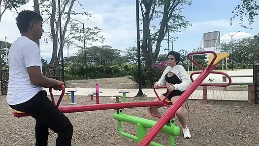 Parkta bir adam buluyorum ve onu eve götürüp en iyi sikişi yapmak için eski kız arkadaşım olarak benimle oynamasını istiyorum