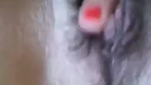 Lei si tocca la figa xx