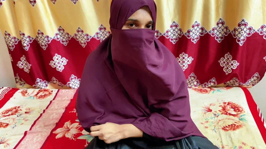 Öğretmen sert sikişle öğrencisini farklı tarzda sikiyor ve odasında sakso çektiriyor