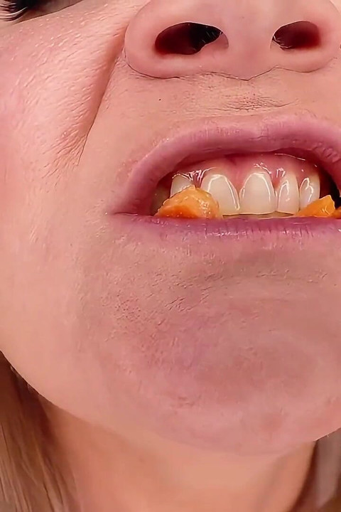 Bayan Whitney Morgan'ın komşus un gizli bir voresnack fetişi var